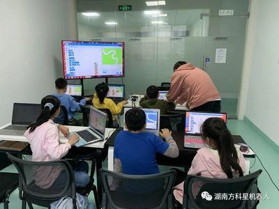 機器(qi)人(ren)編(bian)程(cheng)教(jiao)育 讓(rang)孩(hai)子(zi)在科(ke)技浪(lang)潮(chao)中(zhong)搶占先機(ji)