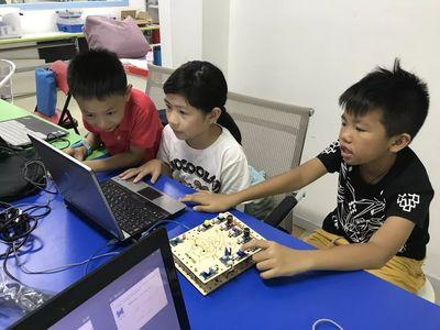 米(mi)粒創(chuang)客夏(xia)令(ling)營(ying)精彩(cai)回(hui)顧 網(wang)絡(luo)投(tou)資(zi)管(guan)理及(ji)咨詢(xun)的實踐(jian)探索